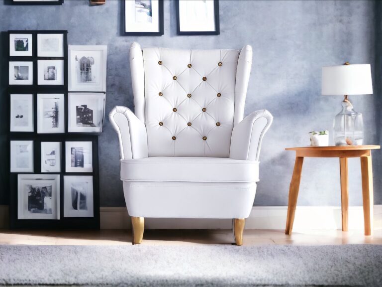 Fotel uszak w białej eko skórze + złote dodatki