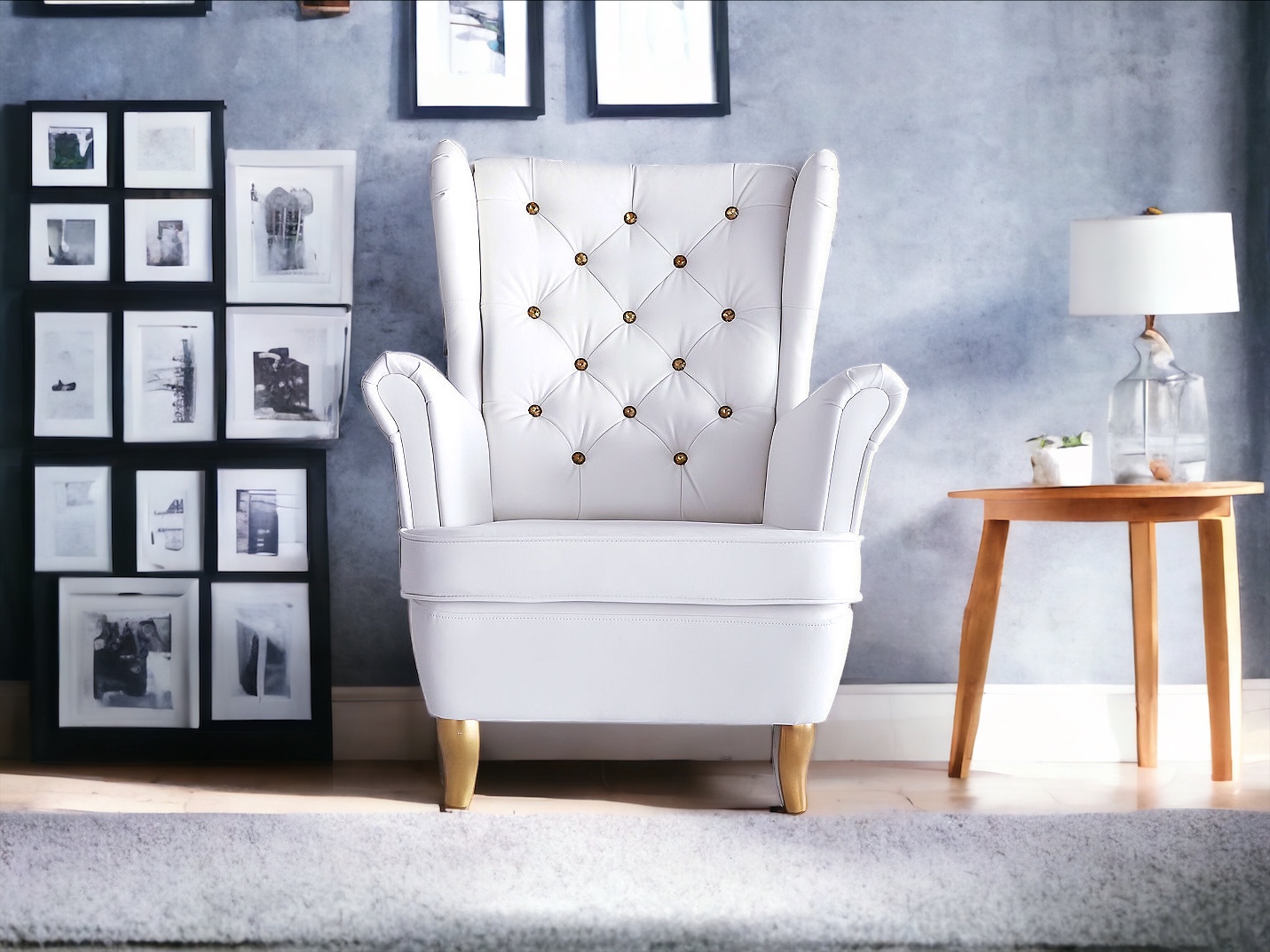 Fotel uszak w białej eko skórze + złote dodatki